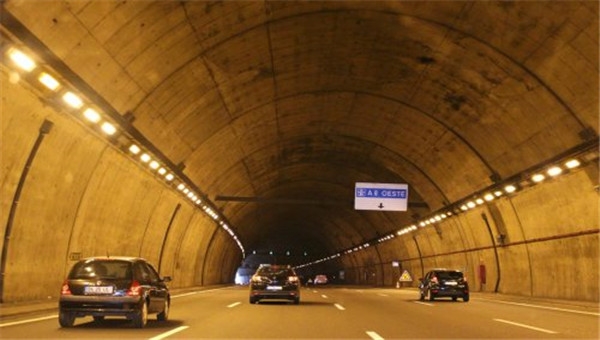 Can the Tunnel Lighting Use Solar Power?